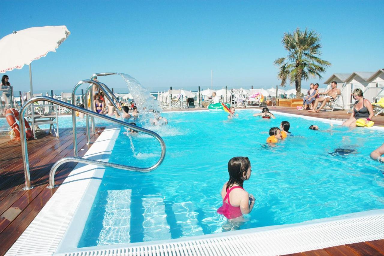 Hotel Puccini Riccione Esterno foto