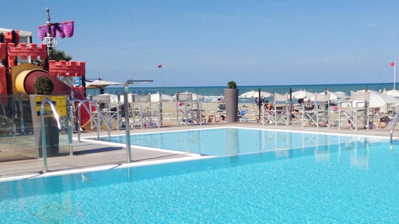Hotel Puccini Riccione Esterno foto