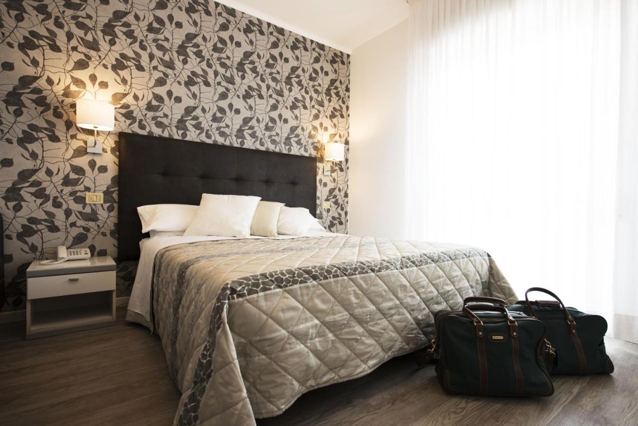 Hotel Puccini Riccione Esterno foto