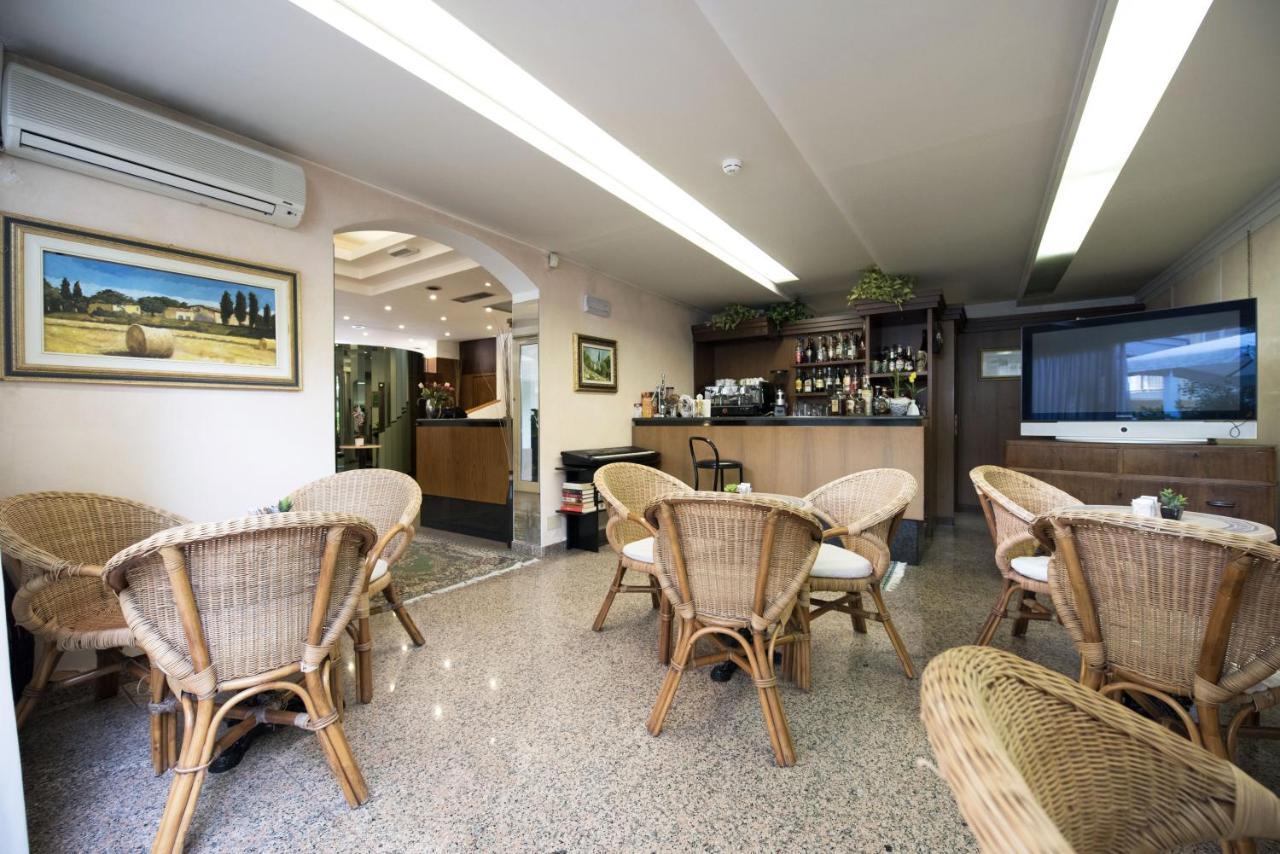 Hotel Puccini Riccione Esterno foto