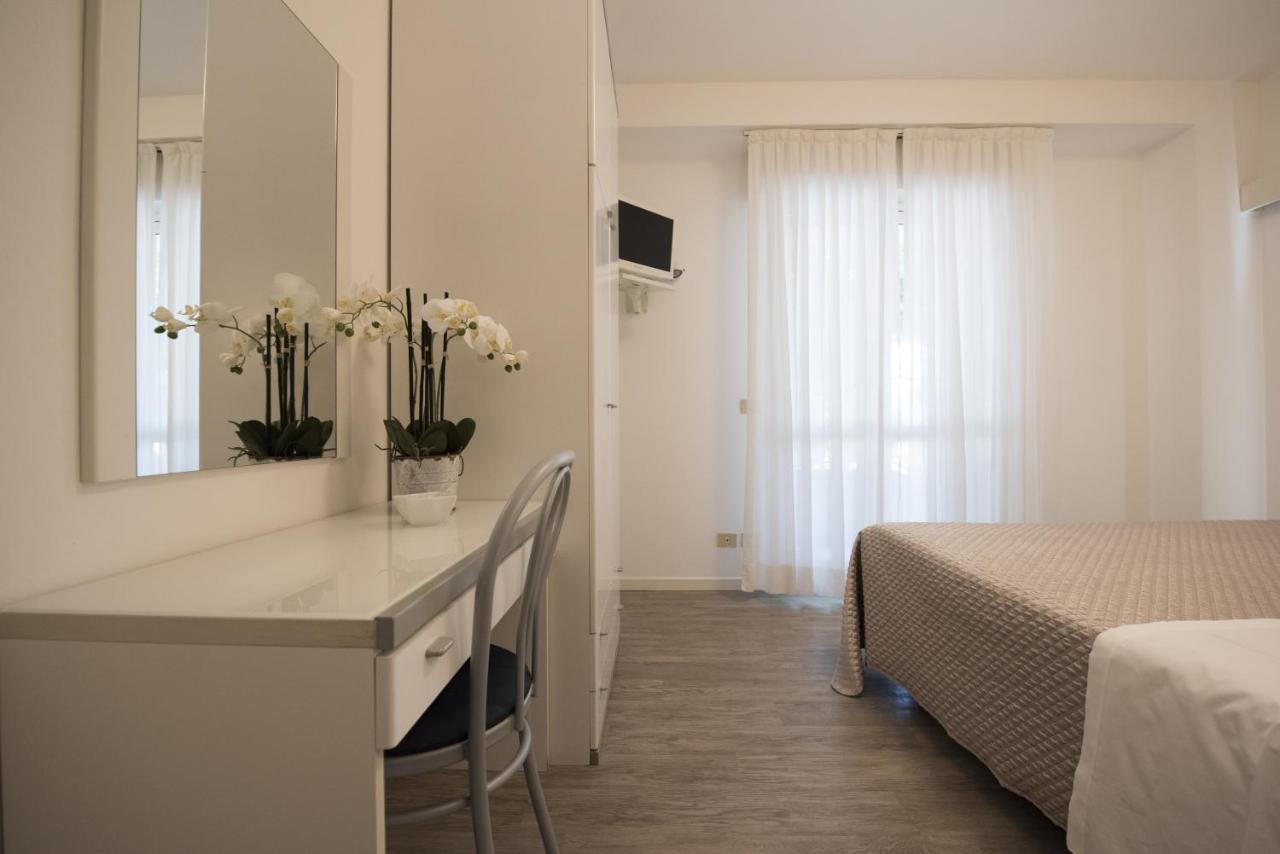 Hotel Puccini Riccione Esterno foto